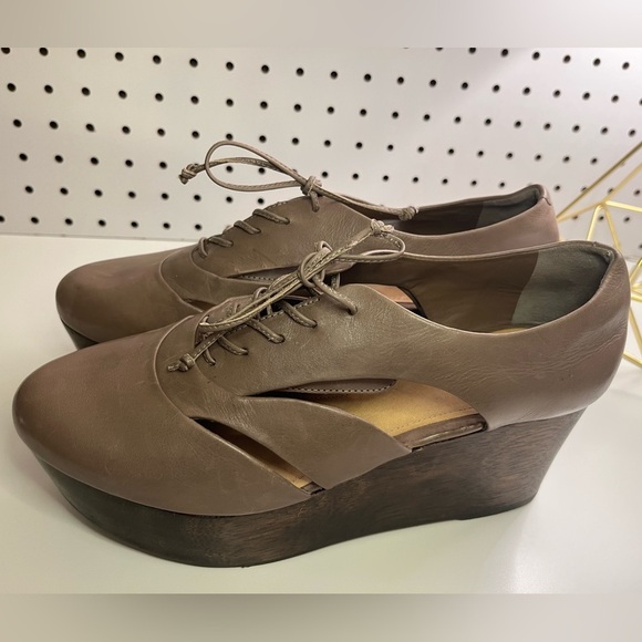 Schultz Taupe Cut Out Wooden Wedge Platform Lace Up Shoes Size 8.5B Boho Mod - Picture 6 of 16